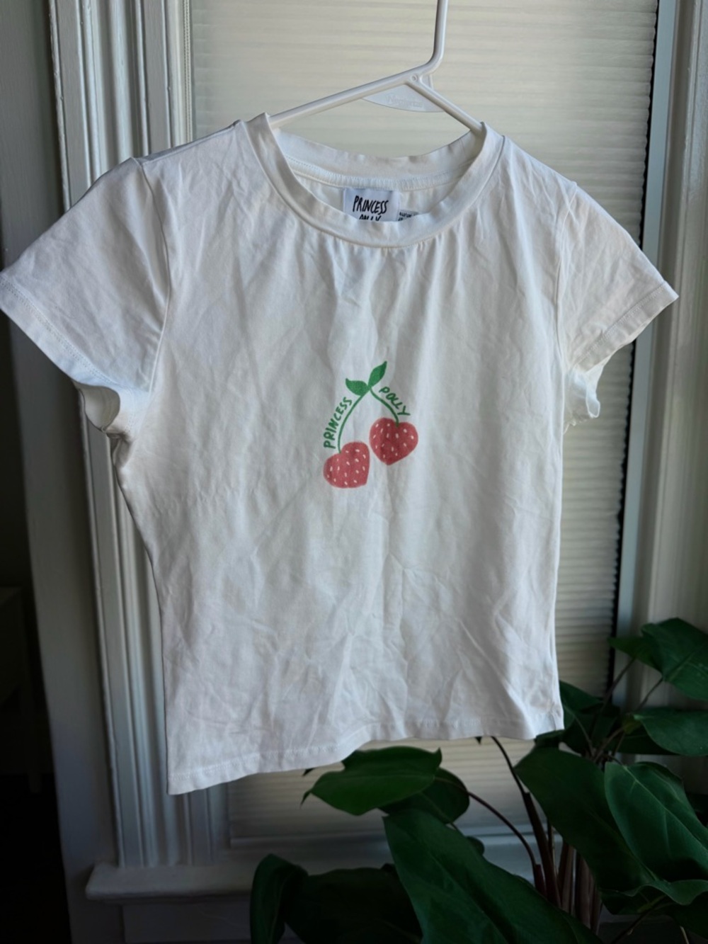Princess Polly White Strawberry Graphic Tee Size 6.